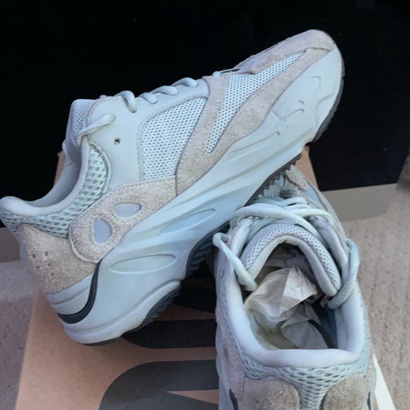 YEEZY BOOST 700 SALT 💯 Authentic - Picture 5 of 11